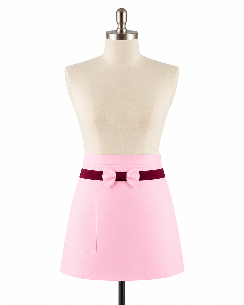 Mandil corto pastelera Askary color rosado con detalle de rosita en maniquí fondo blanco
